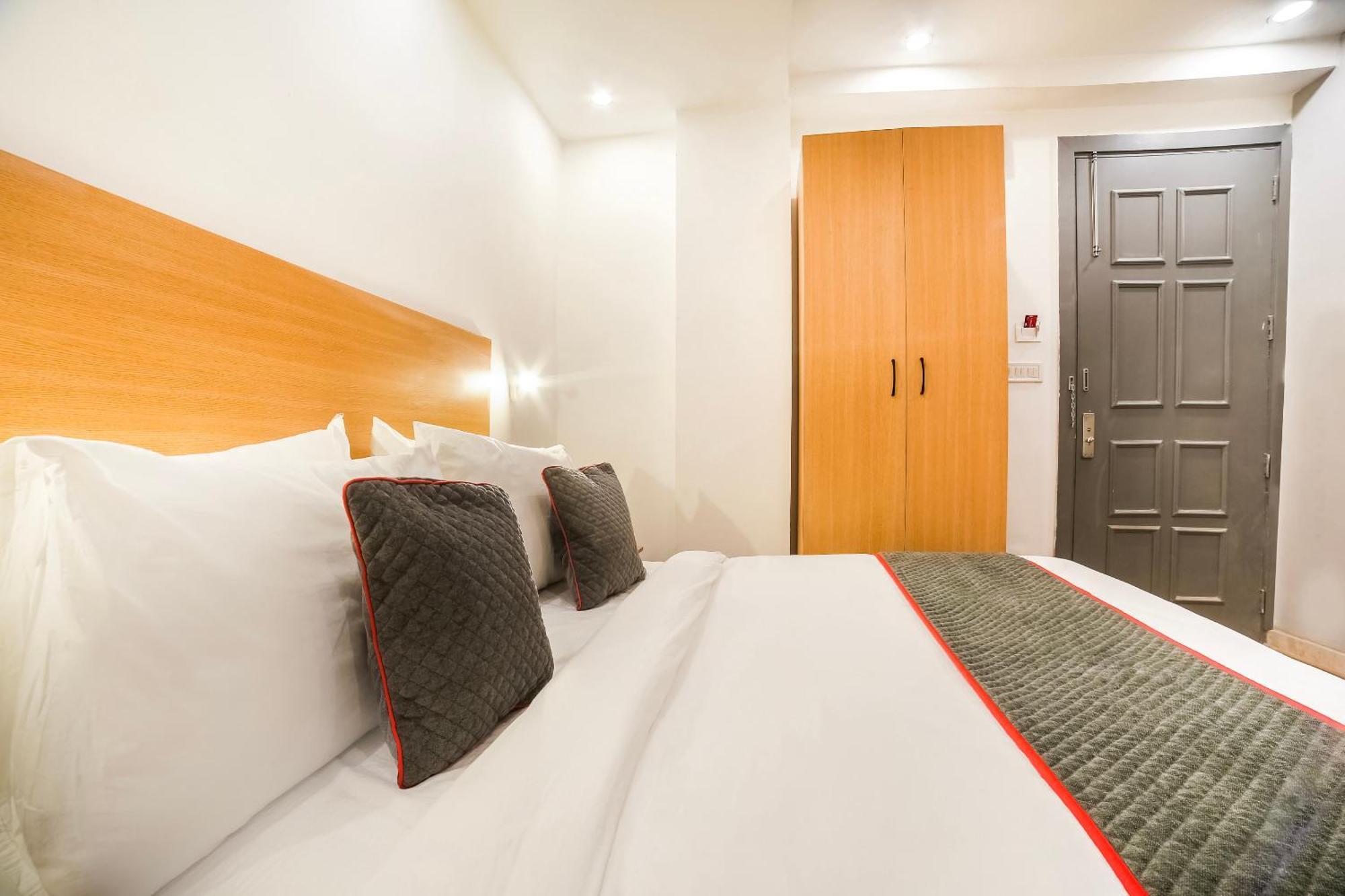 Super Hotel O Nawada Metro Дели Экстерьер фото