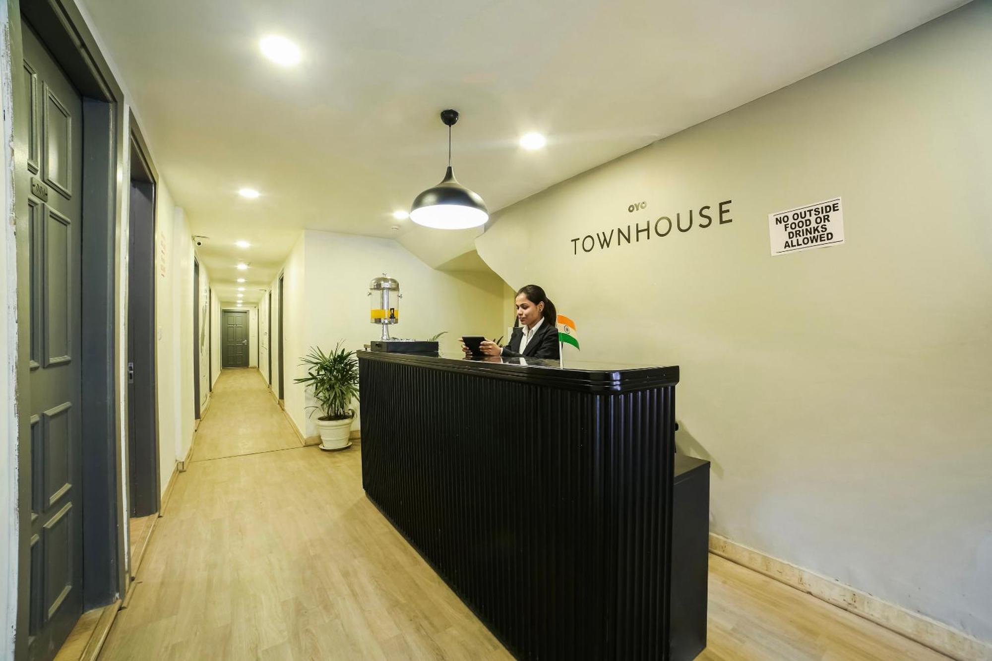 Super Hotel O Nawada Metro Дели Экстерьер фото