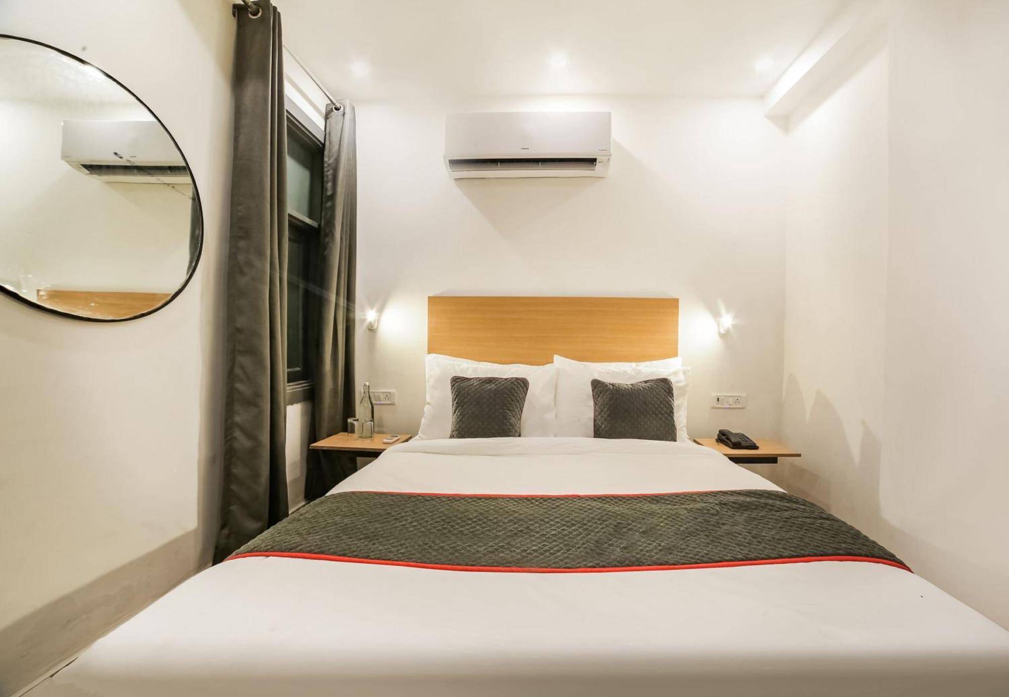 Super Hotel O Nawada Metro Дели Экстерьер фото