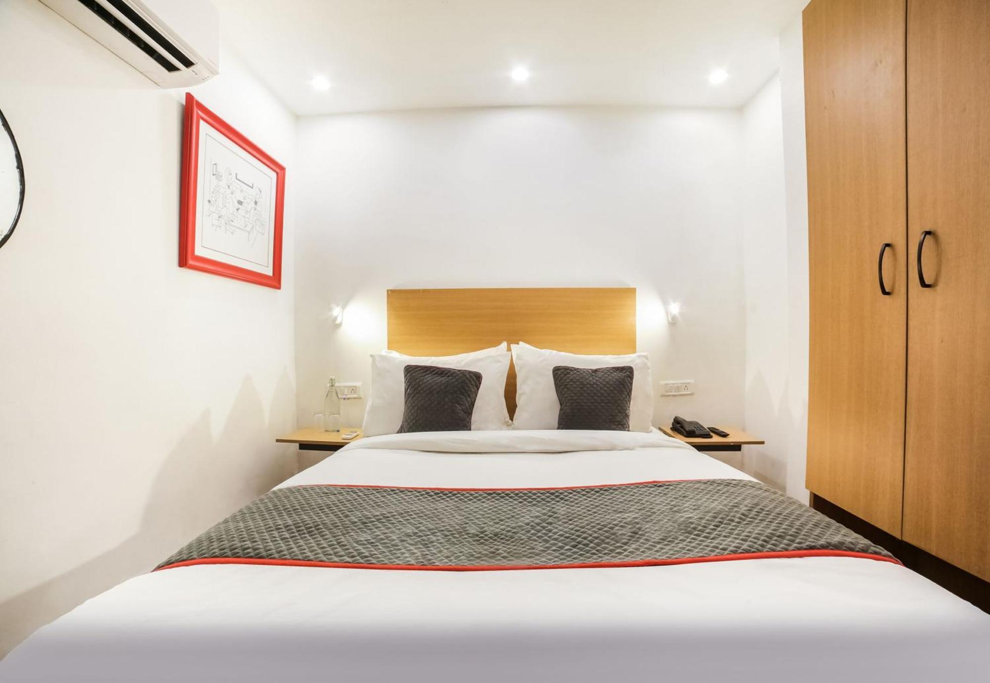 Super Hotel O Nawada Metro Дели Экстерьер фото